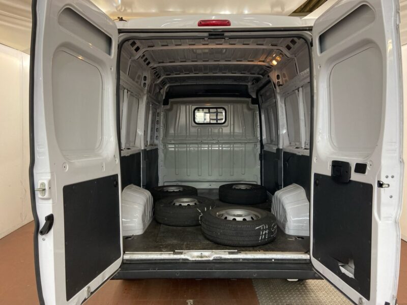 Renault trafic, mercedes vito